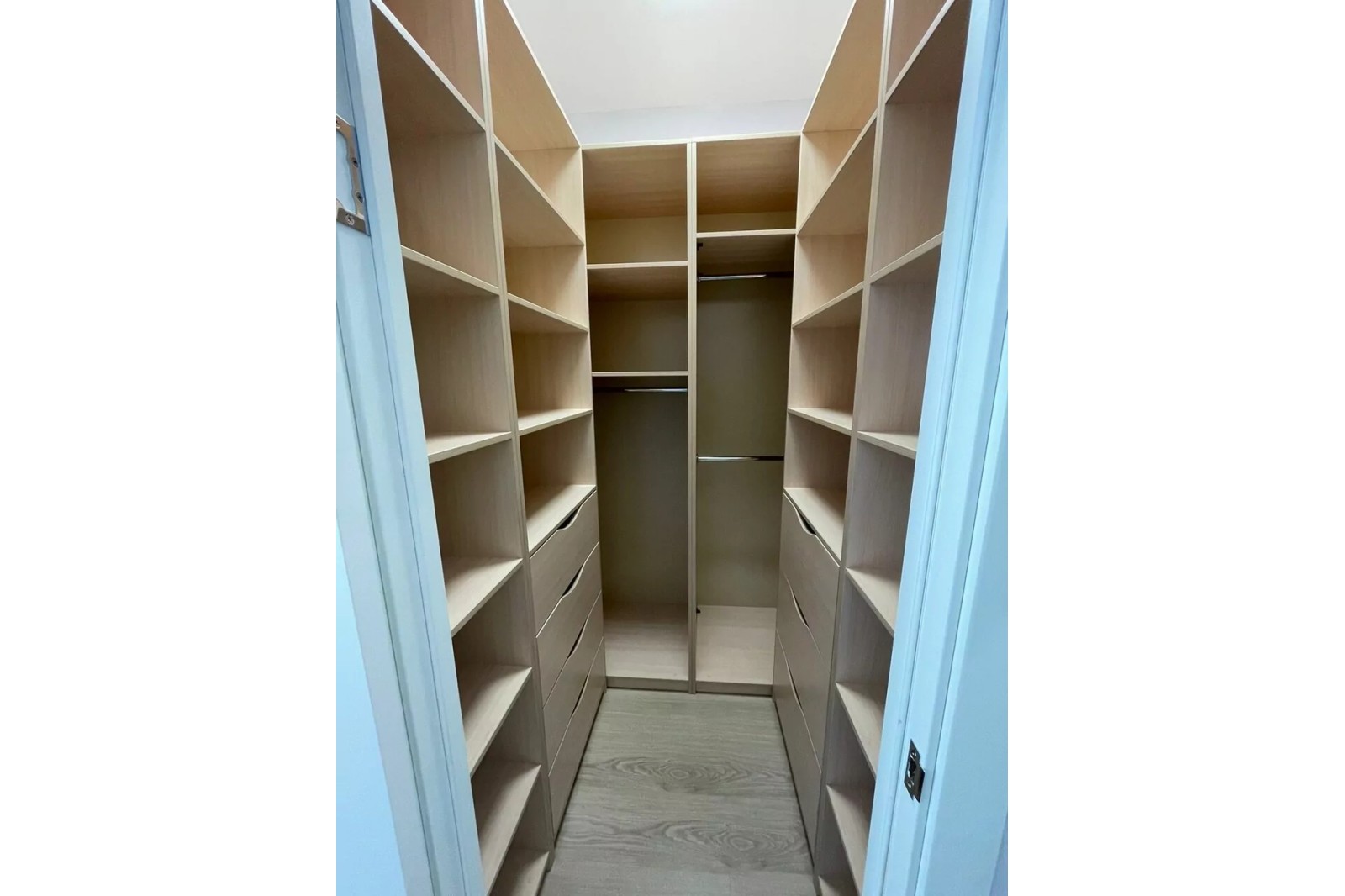 Гардеробная (дуб молочный)