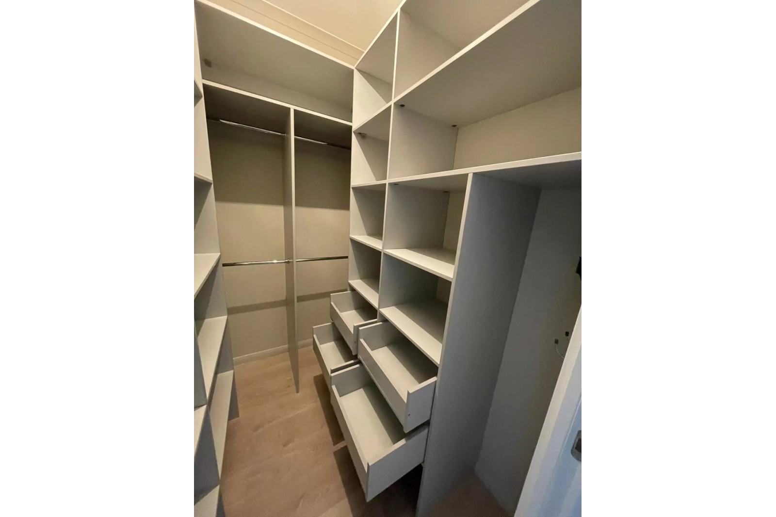 Гардеробная (серая)