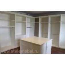 Гардеробная комната белая