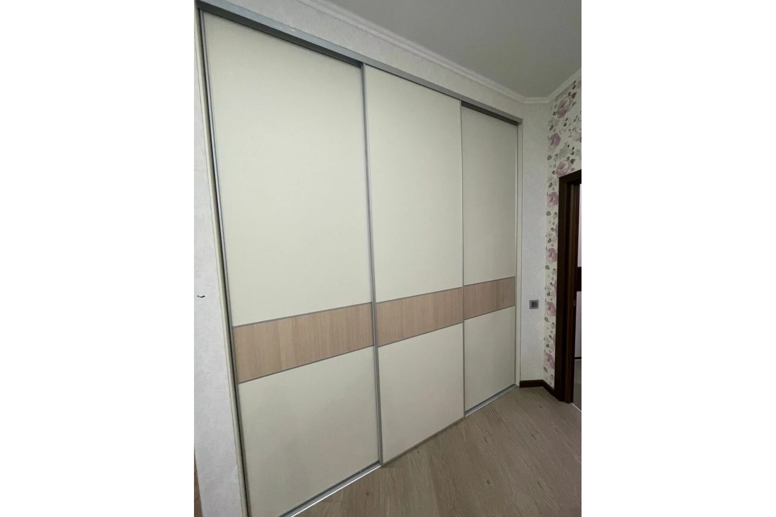 Гардеробная комната с дверями купе (сонома)