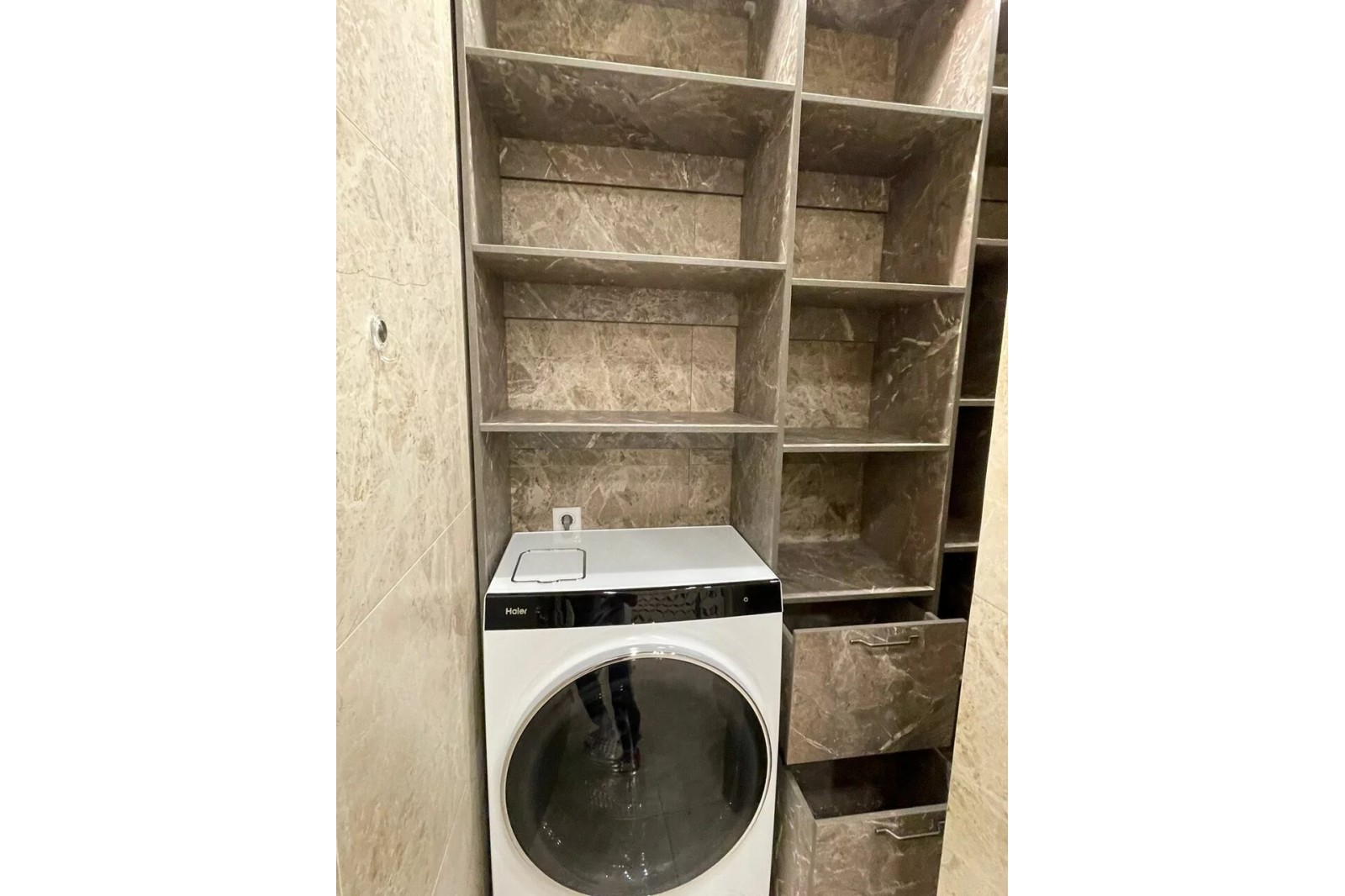 Гардеробная совмещена с стиральной машинкой (ламарти)