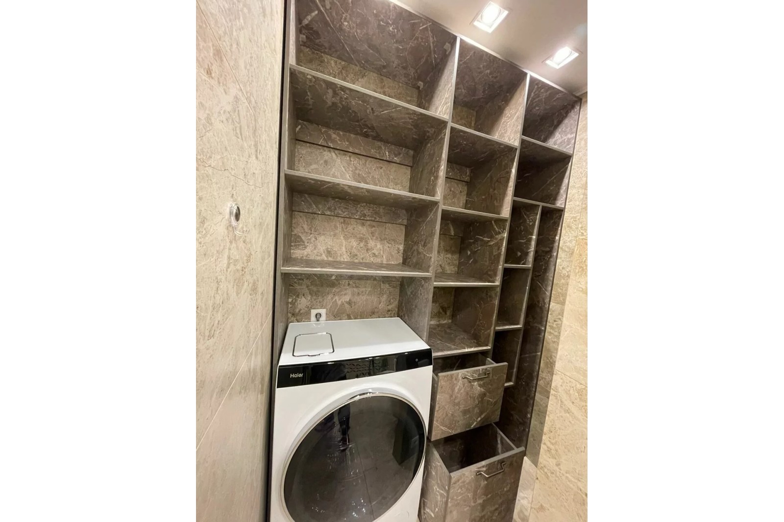 Гардеробная совмещена с стиральной машинкой (ламарти)