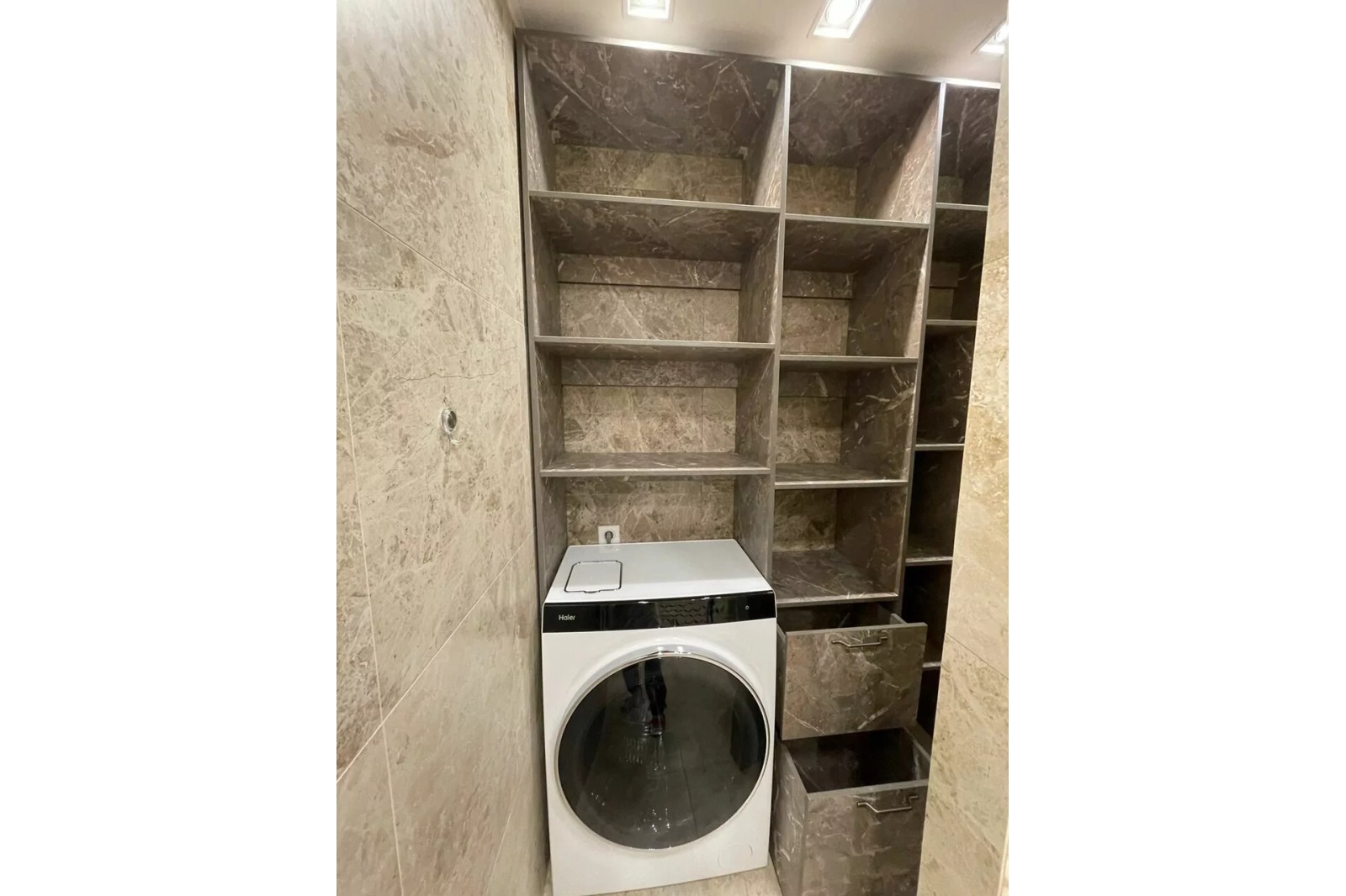 Гардеробная совмещена с стиральной машинкой (ламарти)