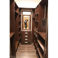 Гардеробная темное дерево