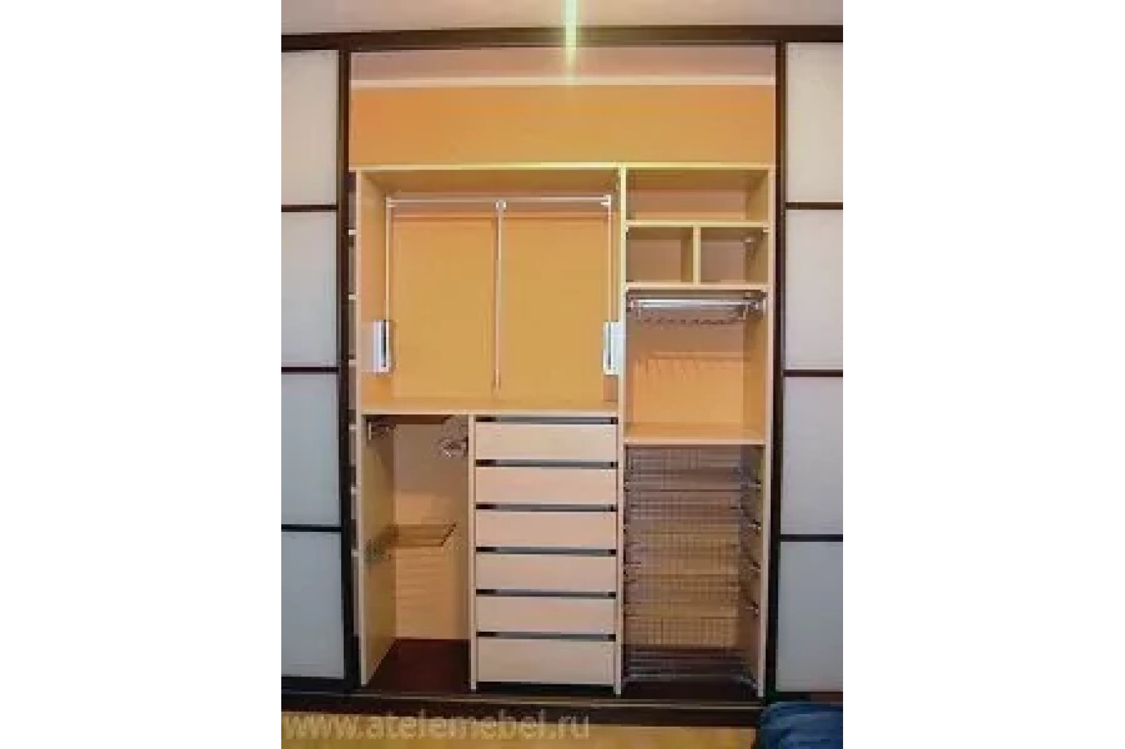 Гардеробный шкаф встроенный