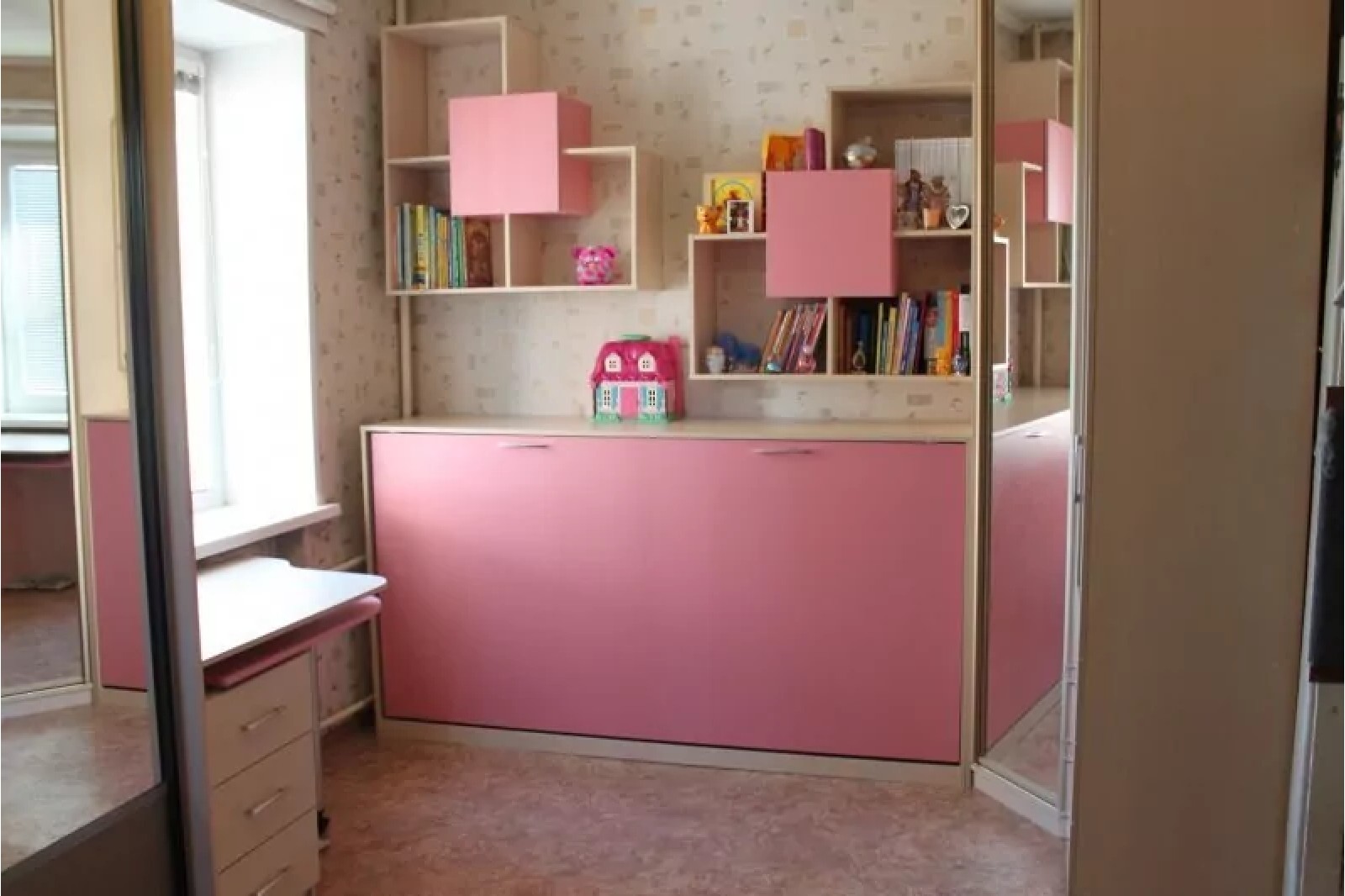 Откидная кровать для детей розовая