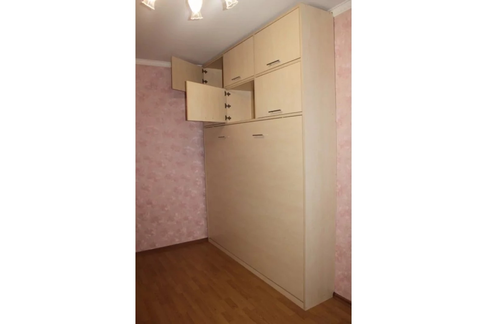 Шкаф с откидной кроватью