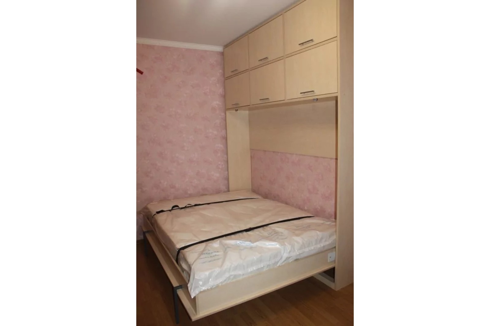 Шкаф с откидной кроватью