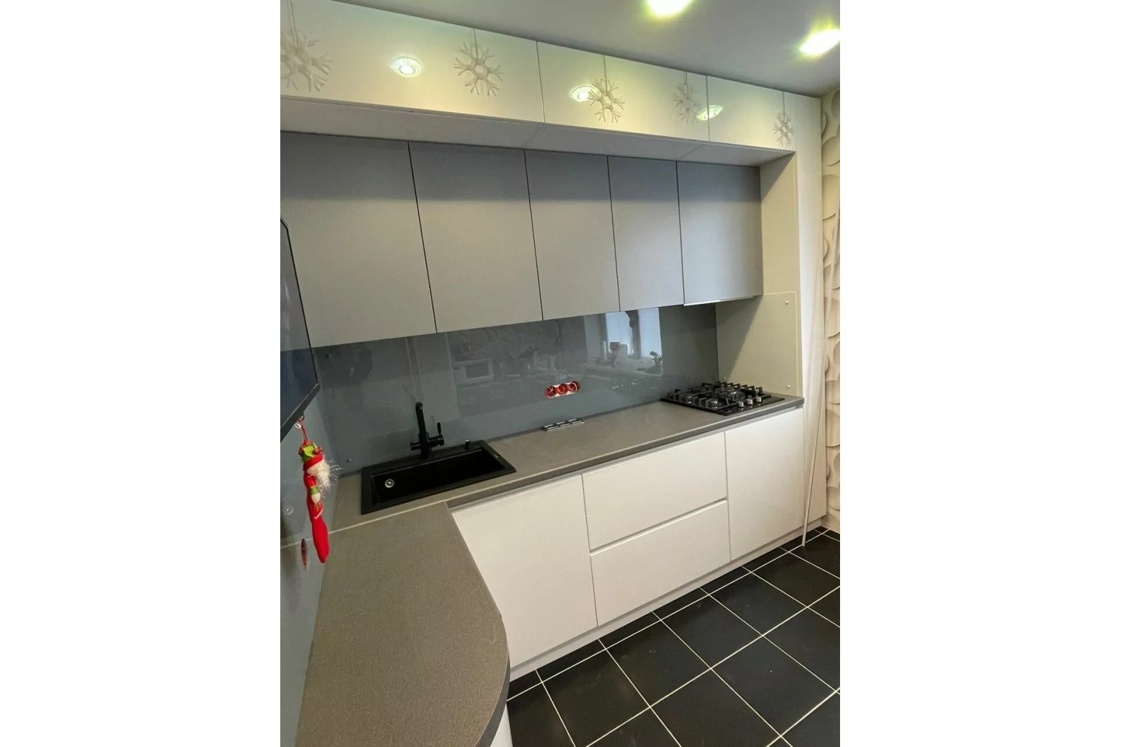 Кухня (бело - серый камень)