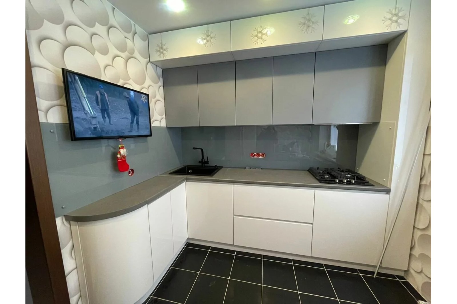 Кухня (бело - серый камень)