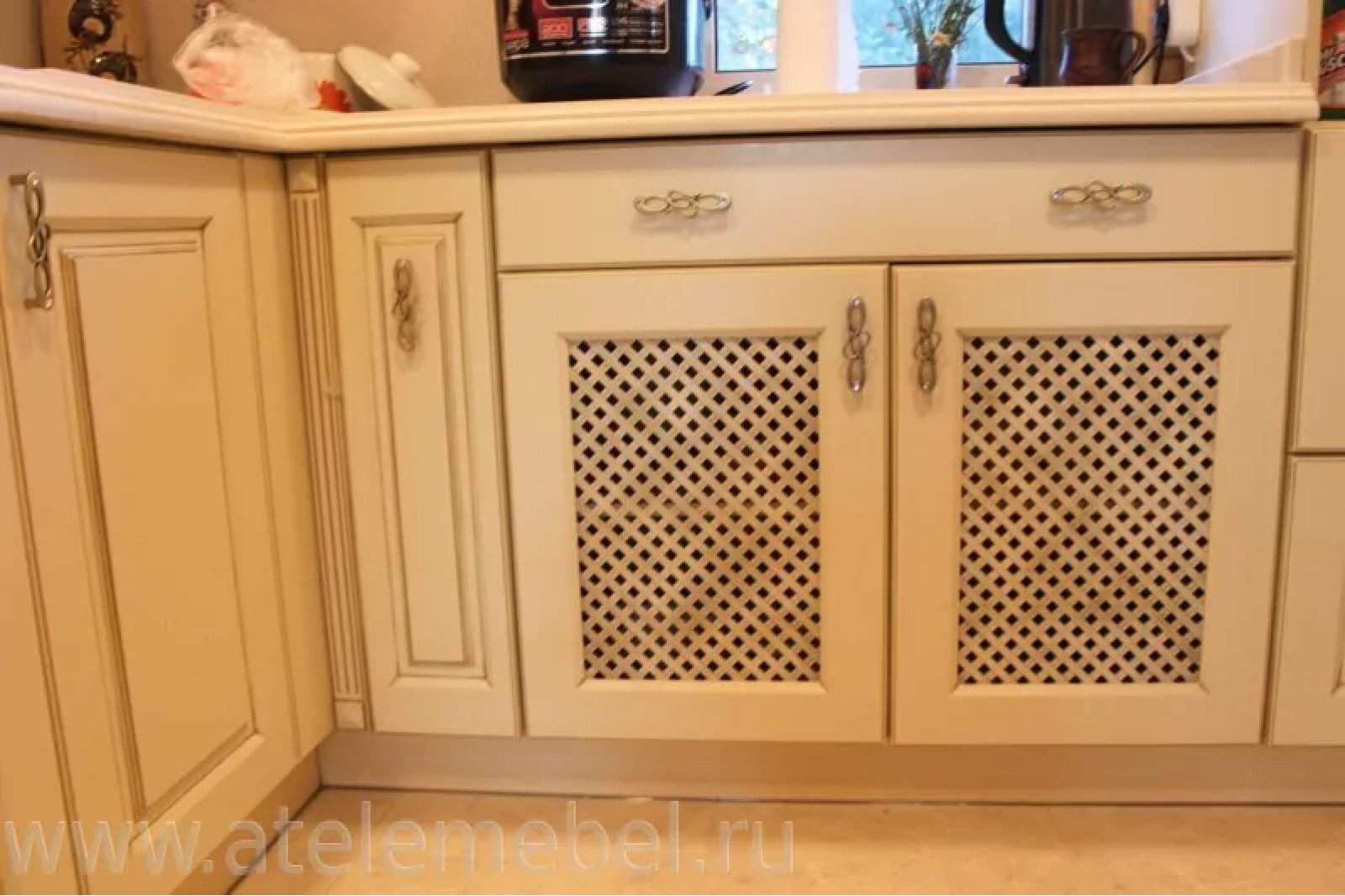 Кухня на заказ белая