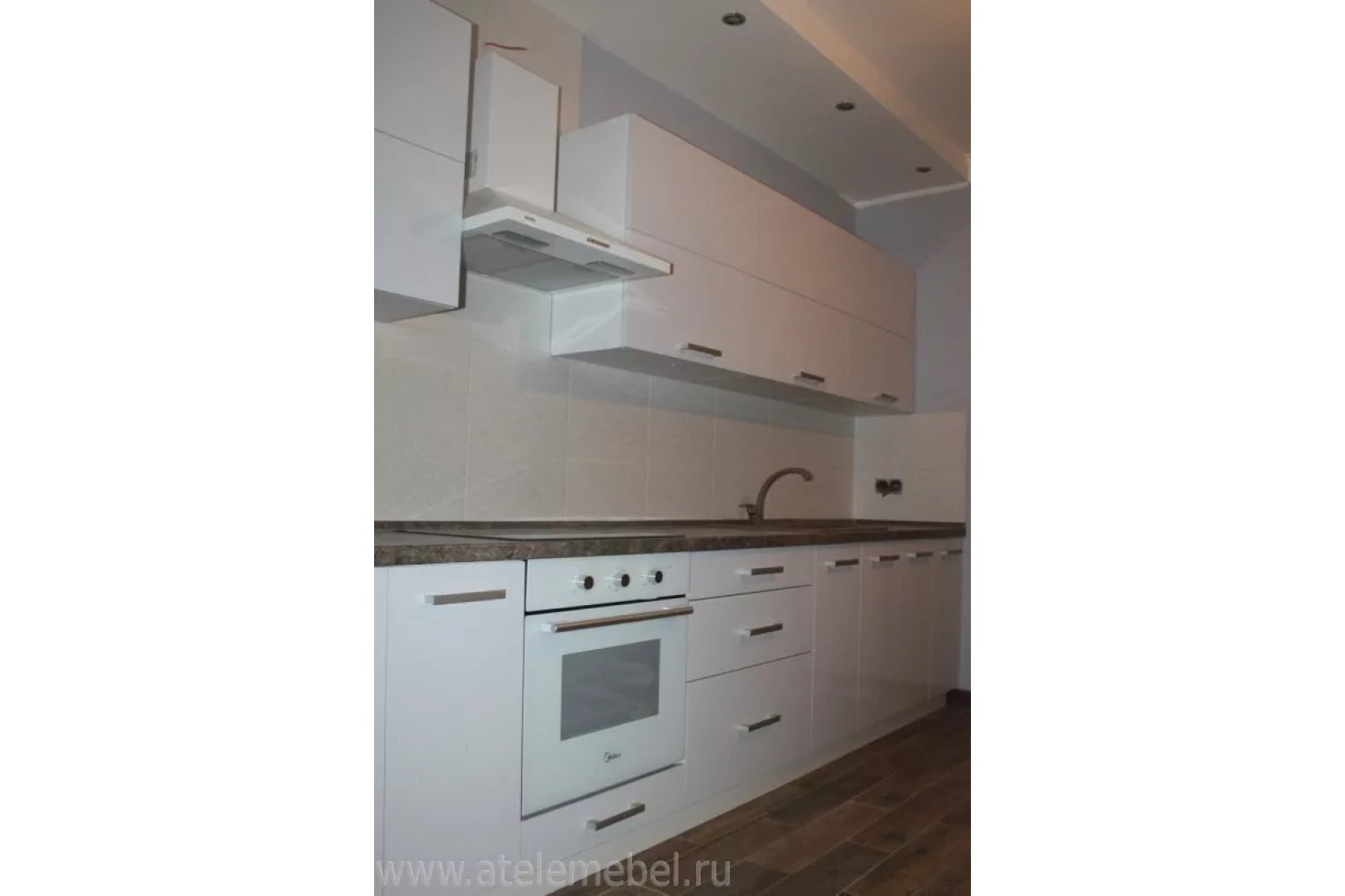 Кухня на заказ прямая белая