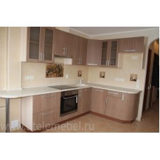 Кухня с рисунком под дерево