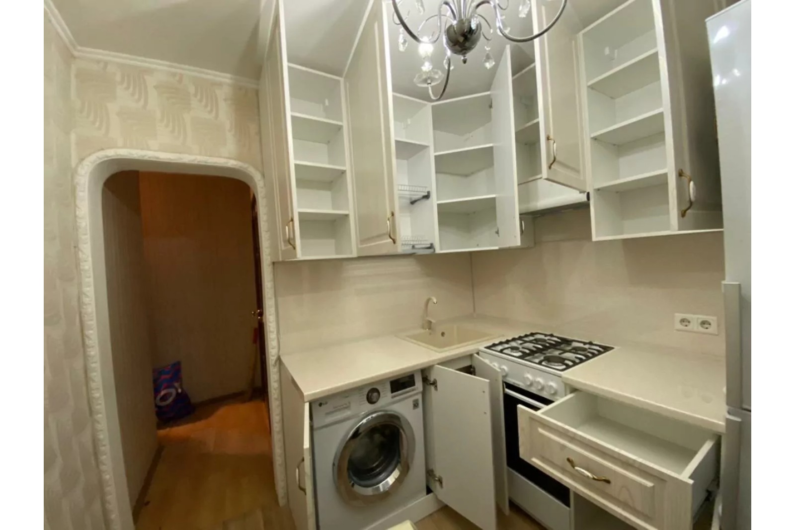 Кухонный гарнитур (древесина белая)