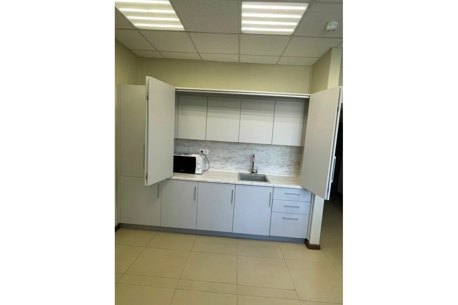 Кухонный гарнитур (невидимка)