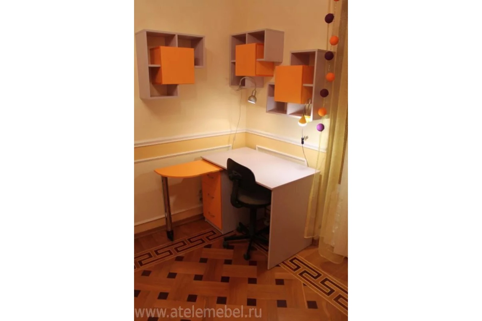 Детский письменный стол