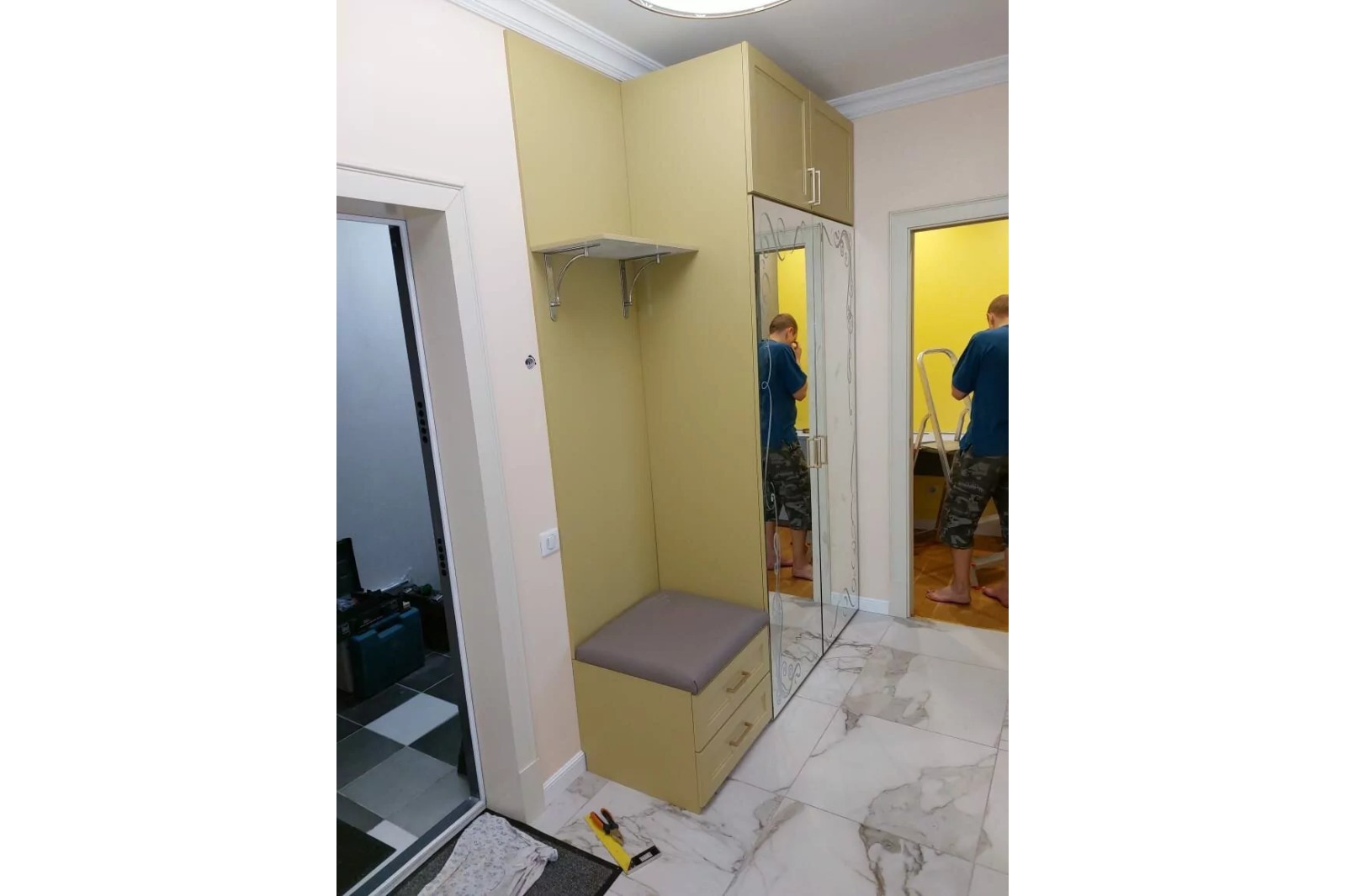 Прихожая (художественная)