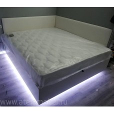 Кровать в спальню на подиуме с подсветкой, с подъемом и бельевым ящиком