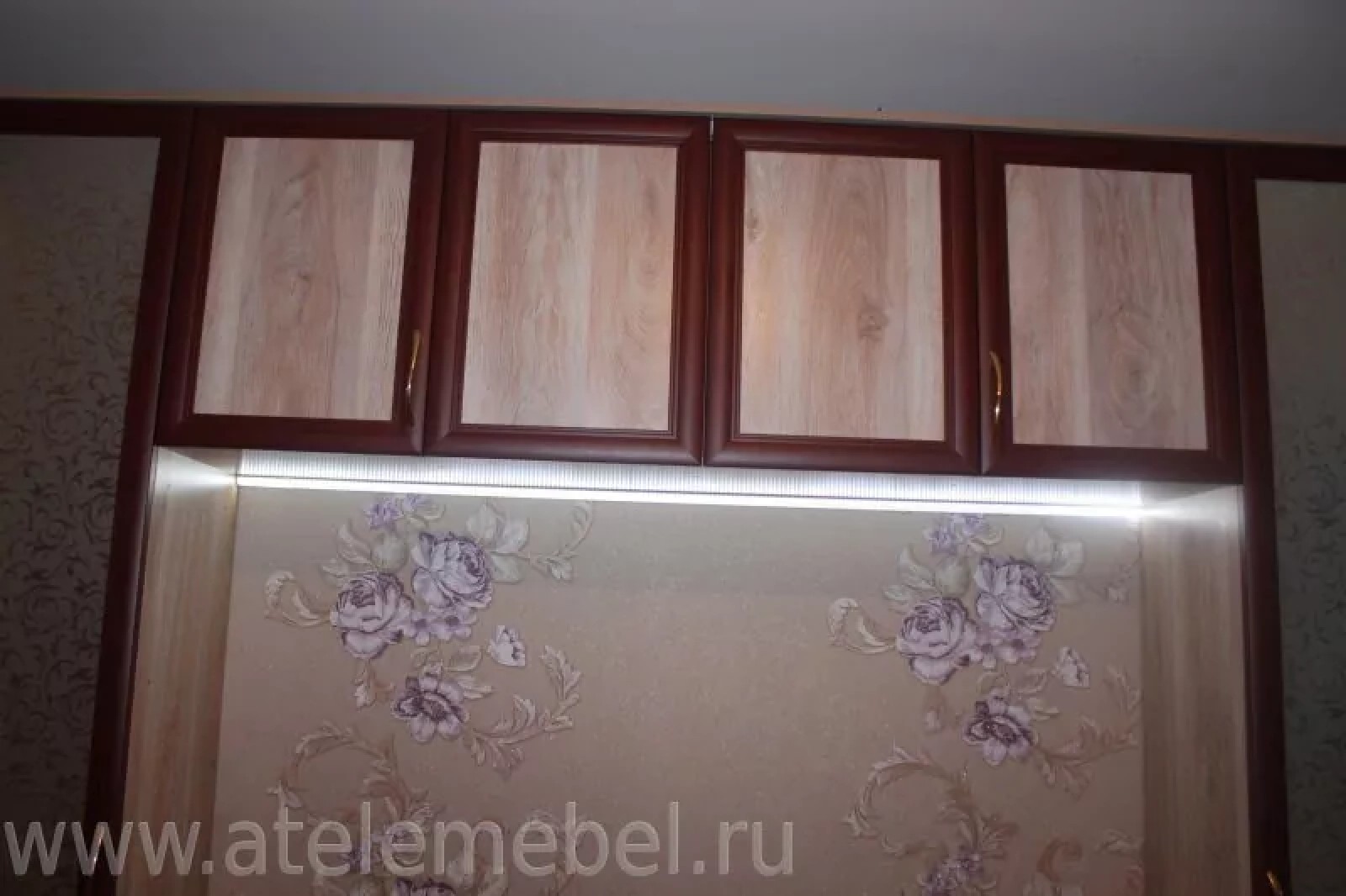 Система хранения для спальни с подсветкой