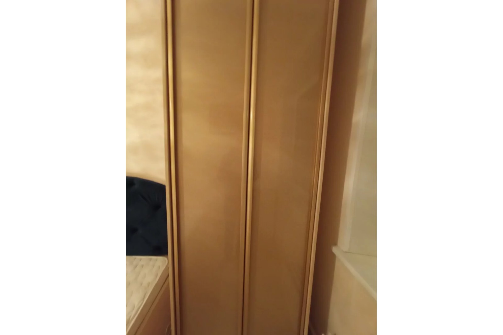 Спальный гарнитур (капучино + золото)