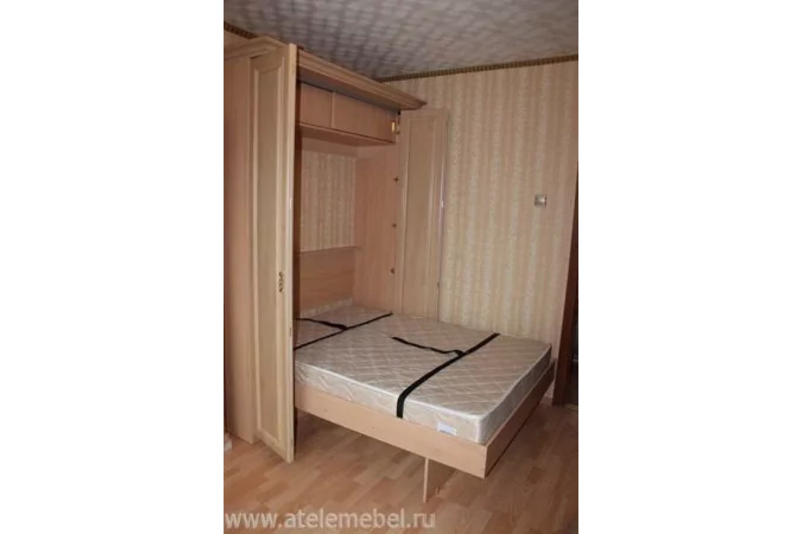 Откидная шкаф-кровать в гостиную