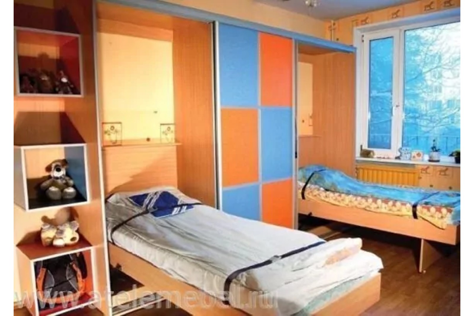 Шкаф с 2 откидными кроватями