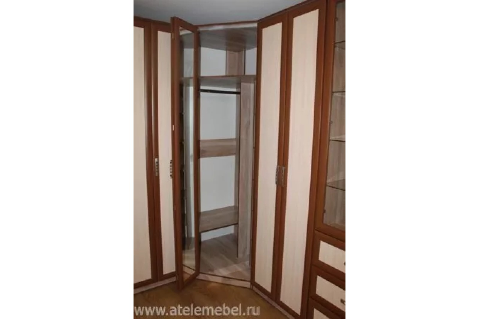 Шкаф с откидной кроватью угловой