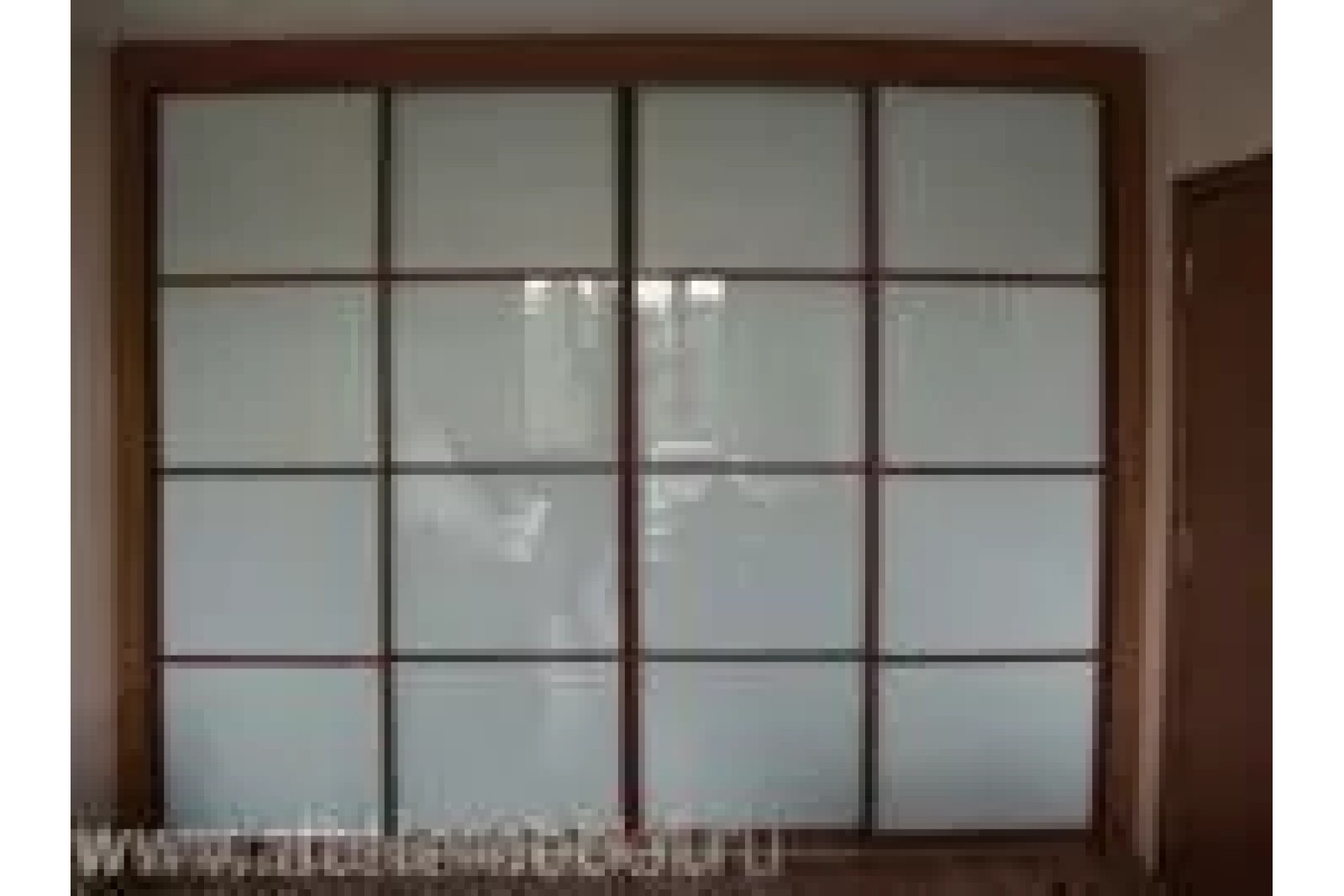 Белый шкаф-купе с разделителями