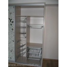 Маленький гардеробный шкаф-купе