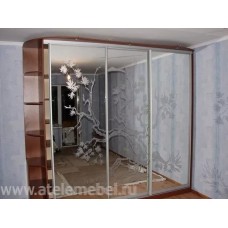 Шкаф-купе с рисунком дерево