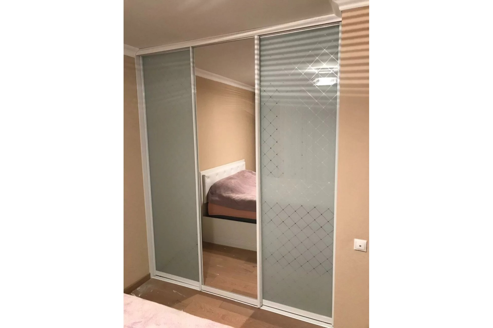 Шкаф-купе (белая клетка)