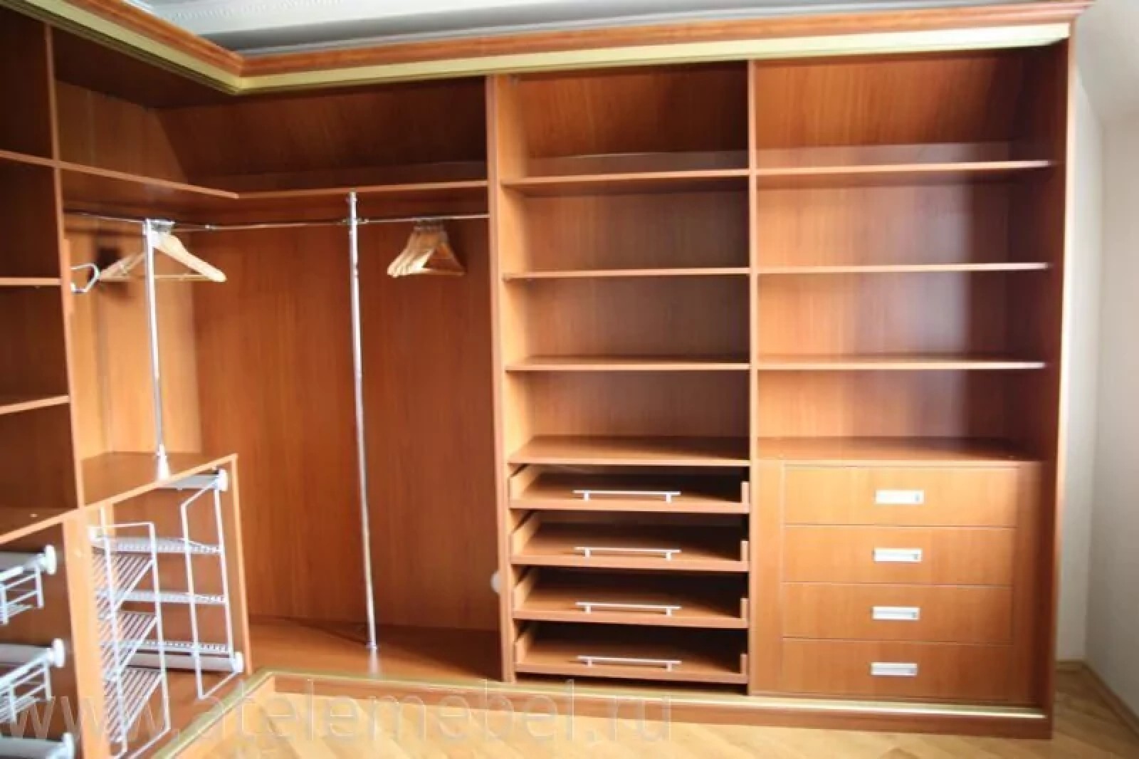 Встраиваемый гардеробный шкаф