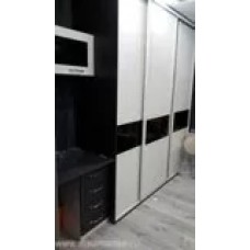 Встраиваемый шкаф-купе черно-белый