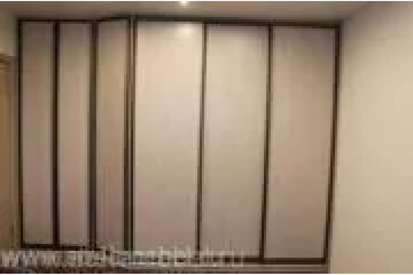 Встроенный шкаф-купе нестандартной формы