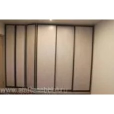 Встроенный шкаф-купе нестандартной формы