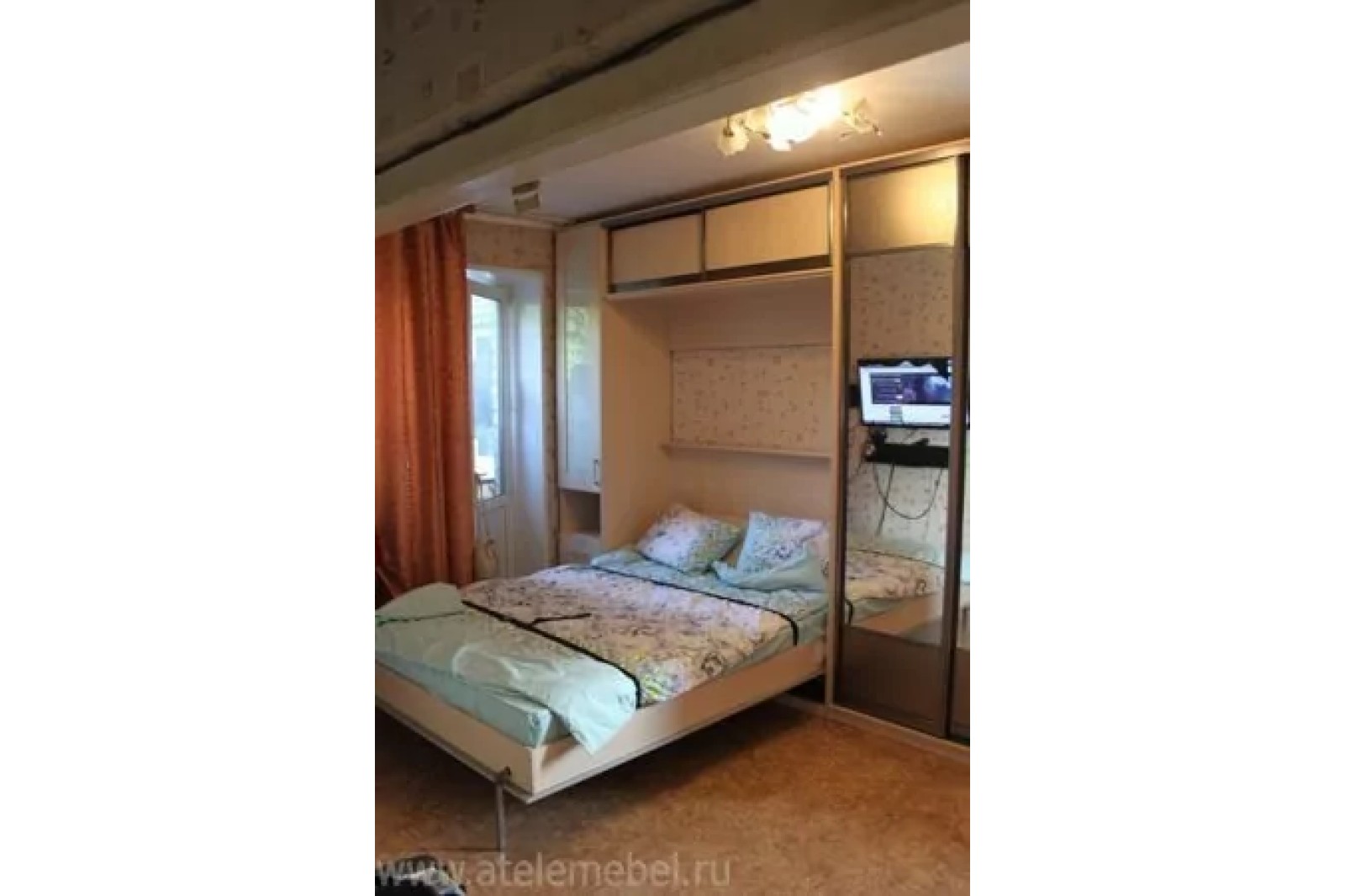 Кровать с отделкой зеркало и пластик