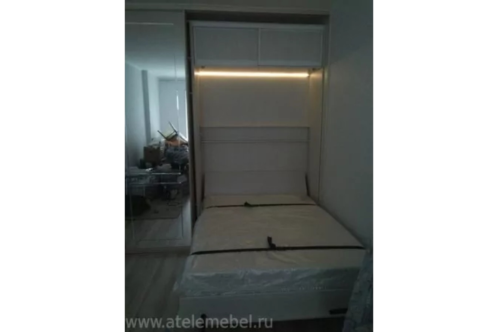 Кровать с зеркальной фрезеровкой