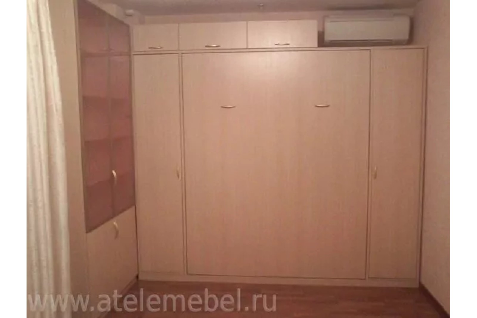 Кровать вертикальная отделка дуб молочный